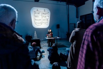 Morgane Baffier, conférence performée. Dans le cadre la Biennale Nemo, 2021. © Quentin Chevrier